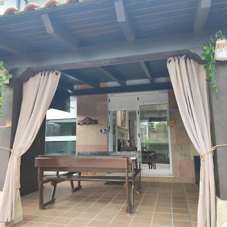 Chalet Bajo Con Jardin, Patio, Cenador Y Barbacoa. Viveda Exteriér fotografie
