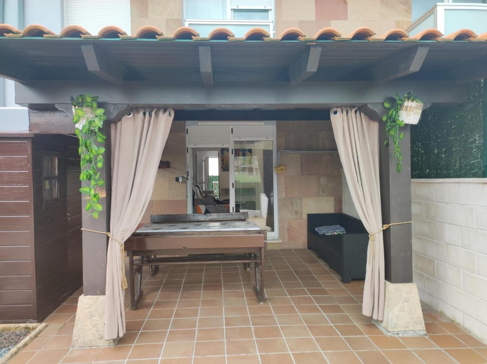 Chalet Bajo Con Jardin, Patio, Cenador Y Barbacoa. Viveda Exteriér fotografie